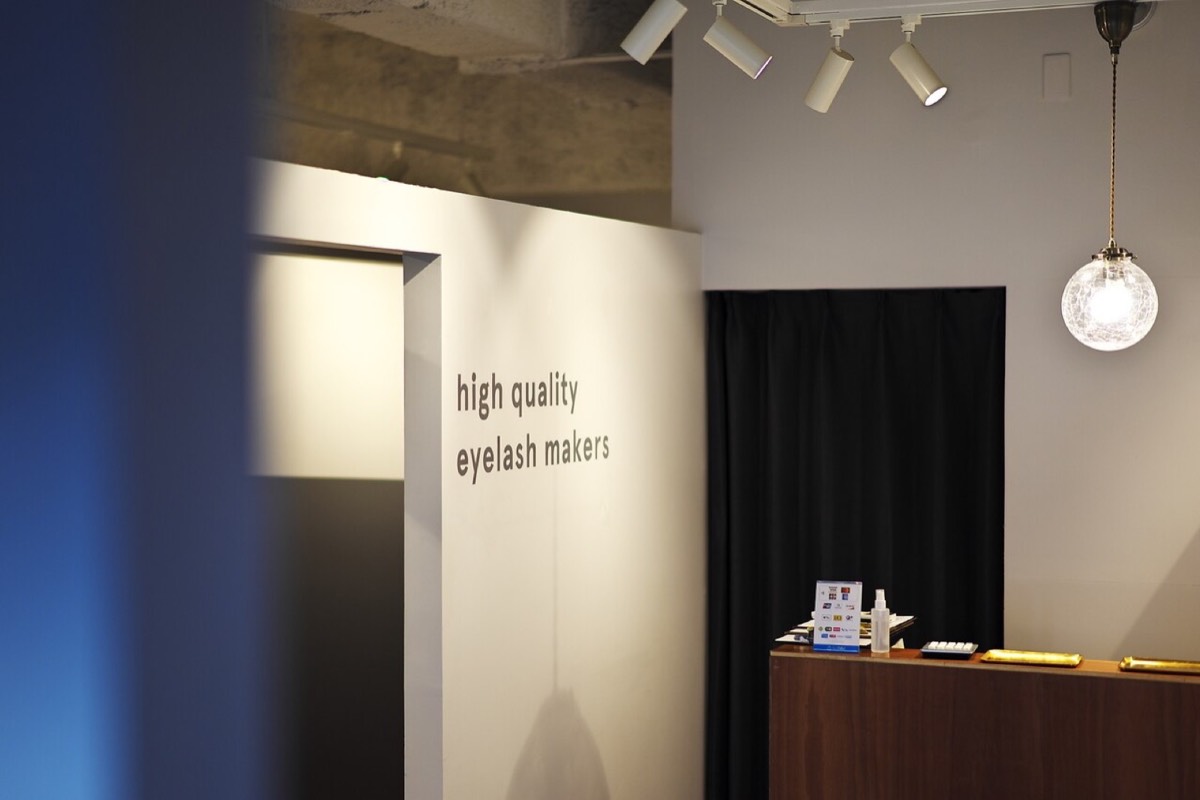 high quality eyelash makers の壁面